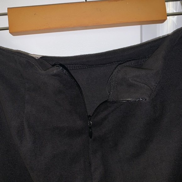 Short high rise black skirt • stretchy velvet material - Picture 3 of 3